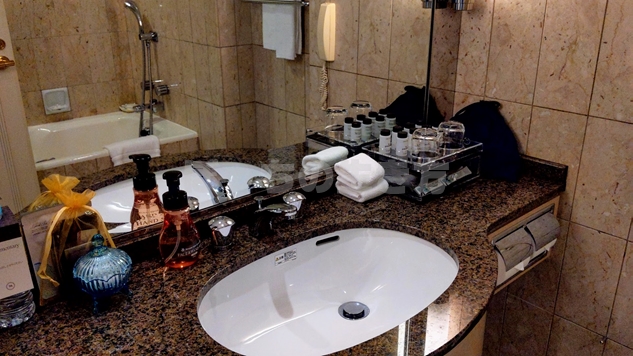 神戸ベイシェラトンホテルのクラブフロアのバスルーム