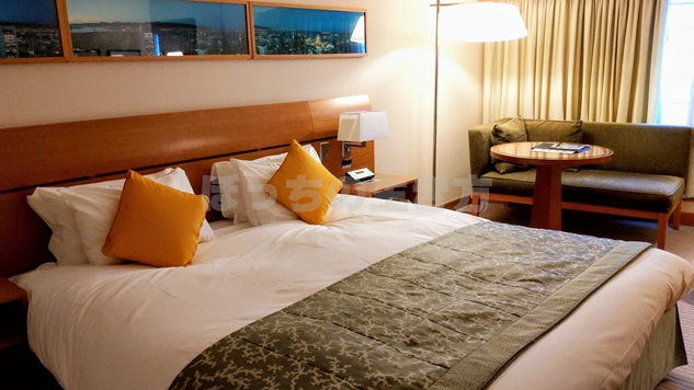 神戸ポートピアホテルのクラブフロアシングルルームのベッド