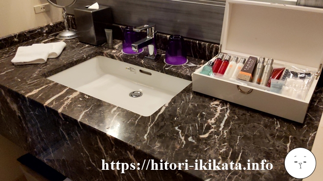 東京マリオットホテルバスルームの洗面台