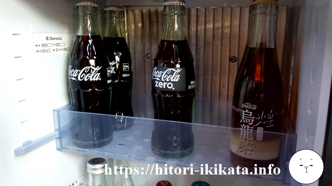 ペニンシュラ東京の冷蔵庫のコーラと烏龍茶