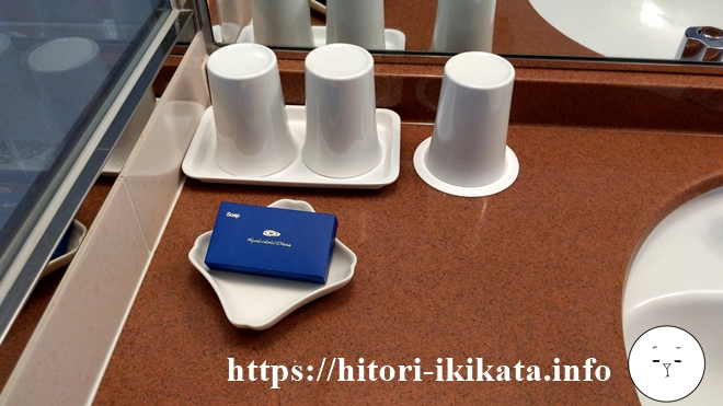 ホテルオークラ京都の石鹸とコップ